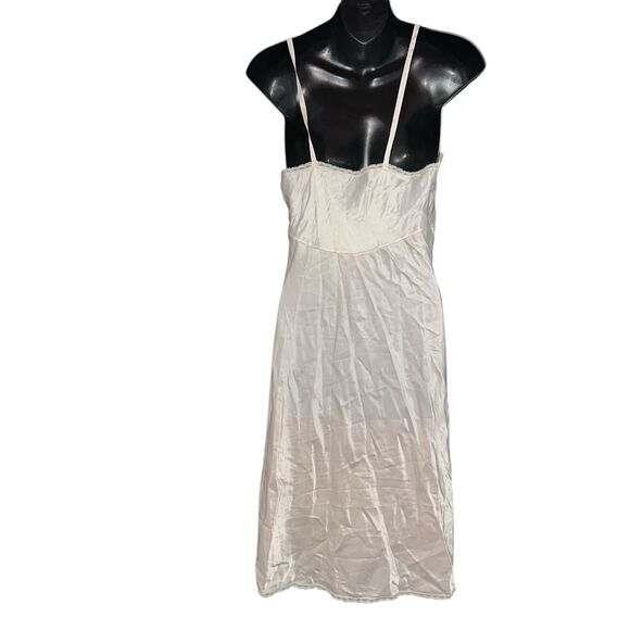 VINTAGE BEAUTIFUL LEGENDS Vintage Shiny Nylon blend pink Lace Trim Nightgown Wor - Picture 3 of 8
